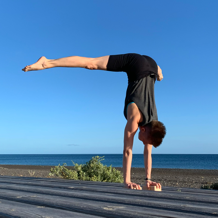 handstand coach